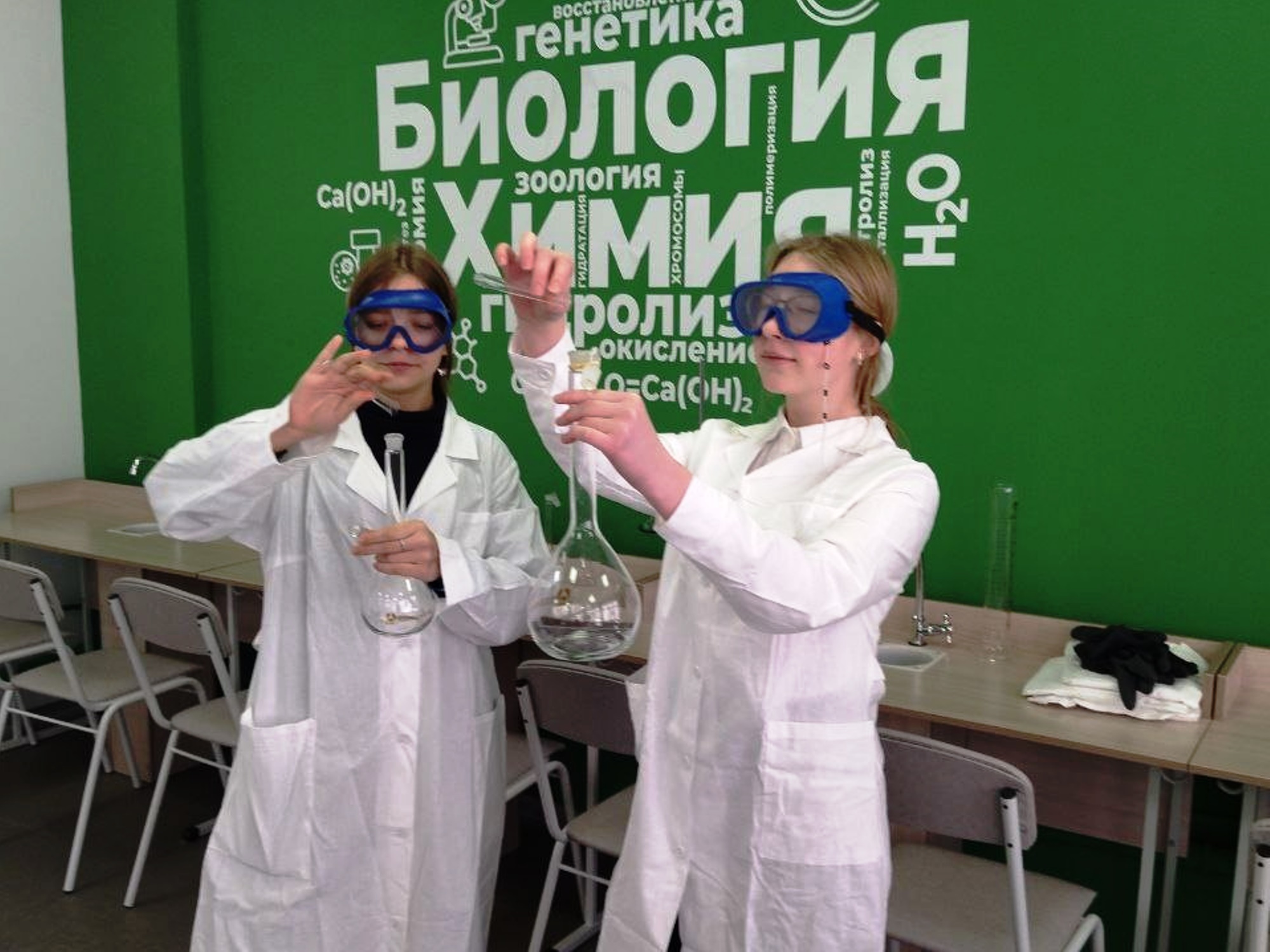 В МБОУ «Ульяновская СОШ» на базе Центра «Точка Роста» прошло торжественное мероприятие «Посвящение в химики»..
